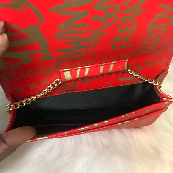 RED GOLD GRAFFITI CONVERTIBLE CROSSBODY BAG - Picture 6 of 6